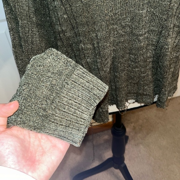 Geoffrey Benne Green V-Neck Sweater - Picture 4 of 9